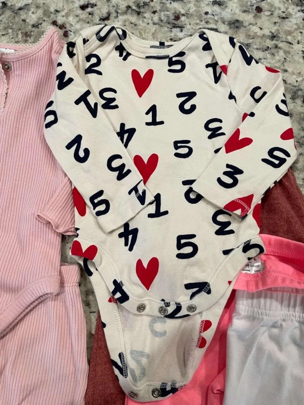 🌸 6 PC Bundle Baby girl 3-6 months Onesies pants and tops Gently used